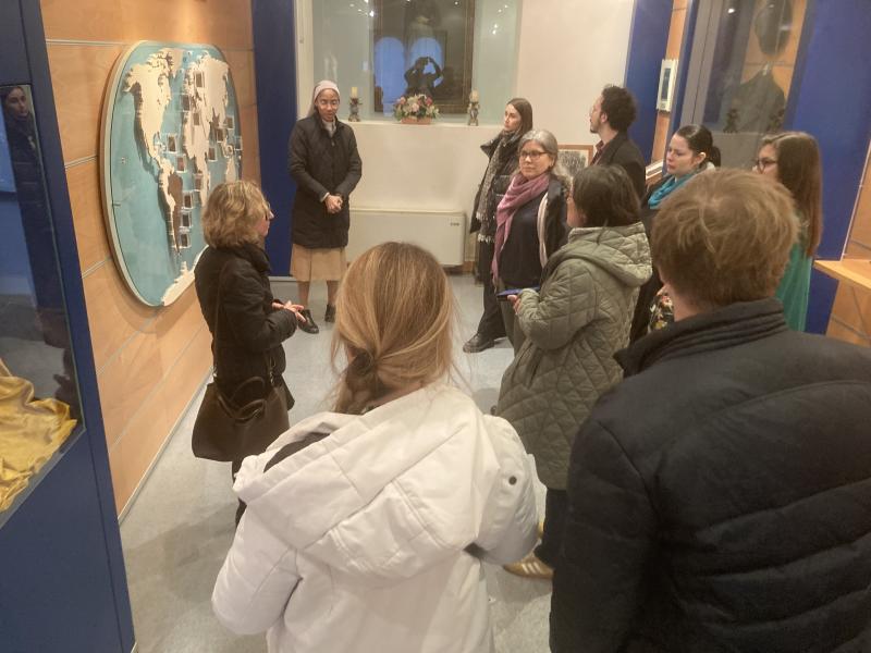 IMG 4400 Führung Don Calabria Weltkarte